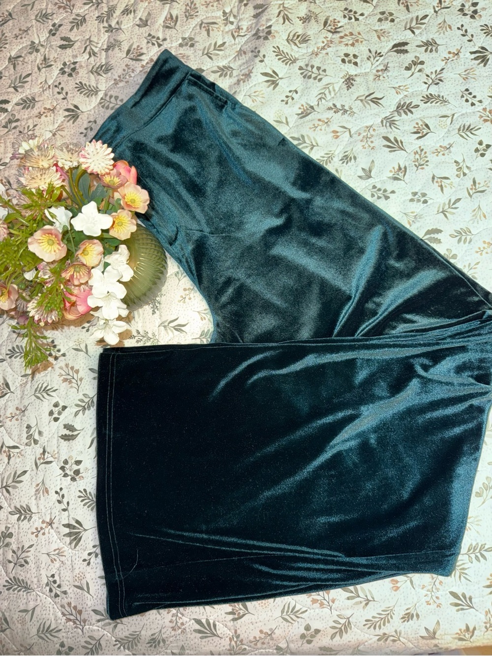 NWT Forever 21 velvet long wide leg green pants